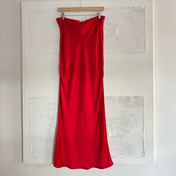 Superdown Red ‘Calla’ Satin Skirt - Picture 2 of 10